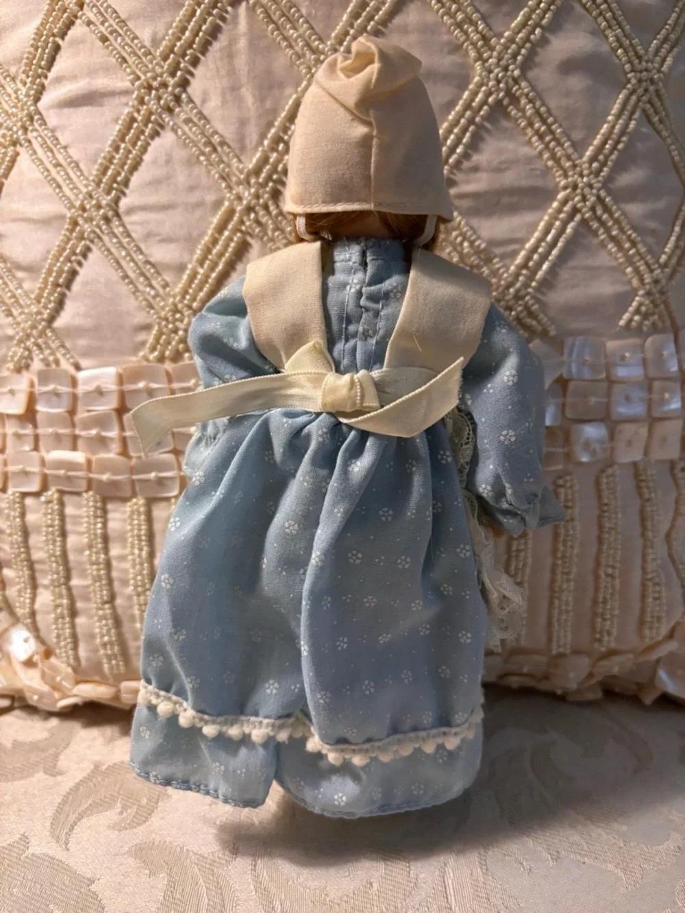 COLLECTABLE VINTAGE GIRL DOLL IN EXCELLENT CONDITION WITH BLONDE BRAIDS